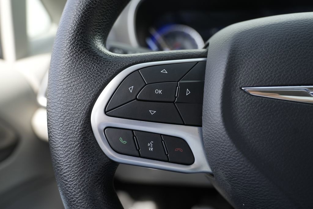 Used 2021 Chrysler Pacifica Touring image 35