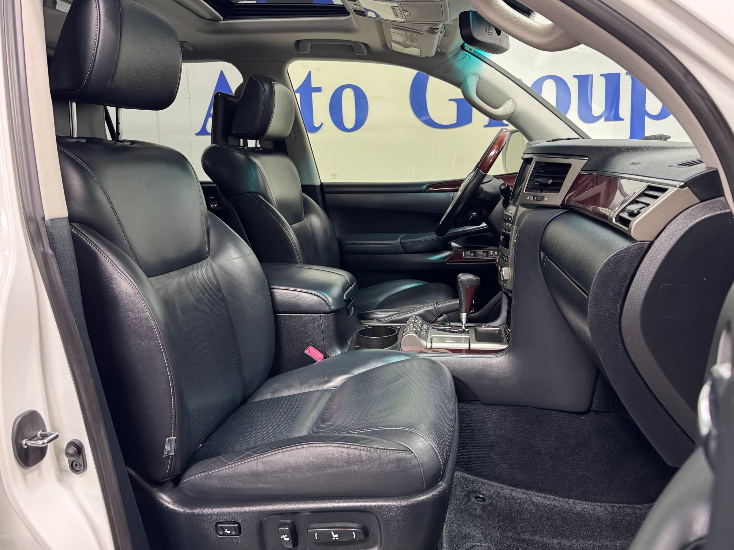 Used 2015 Lexus LX 570 4WD image 15