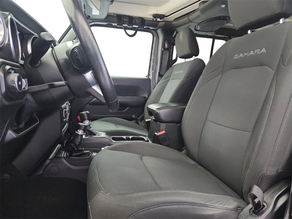 Used 2018 Jeep Wrangler Unlimited Sahara w/ Uconnect 4C Nav & Sound Group image 11