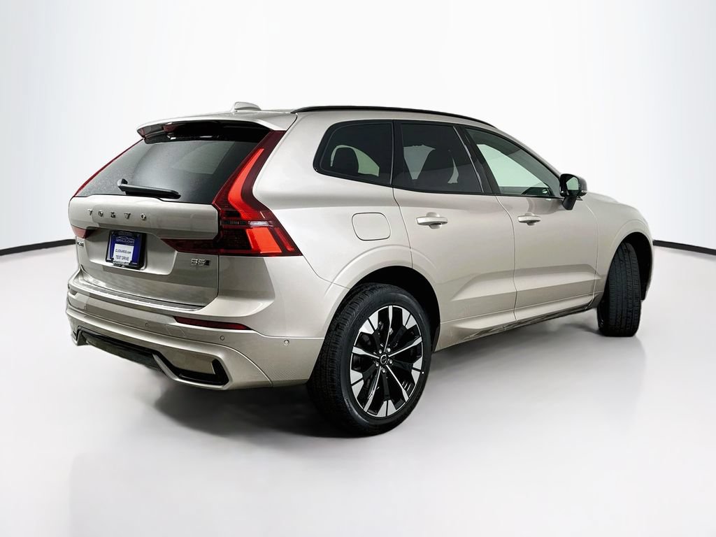 Used 2026 Volvo XC60 B5 Plus w/ Protection Package Premier AWD/4WD image 7
