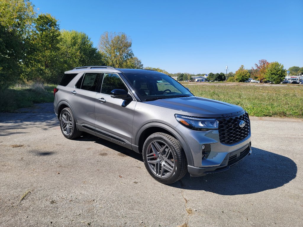 New 2026 Ford Explorer ST-Line w/ ST-Line Street Pack image 3