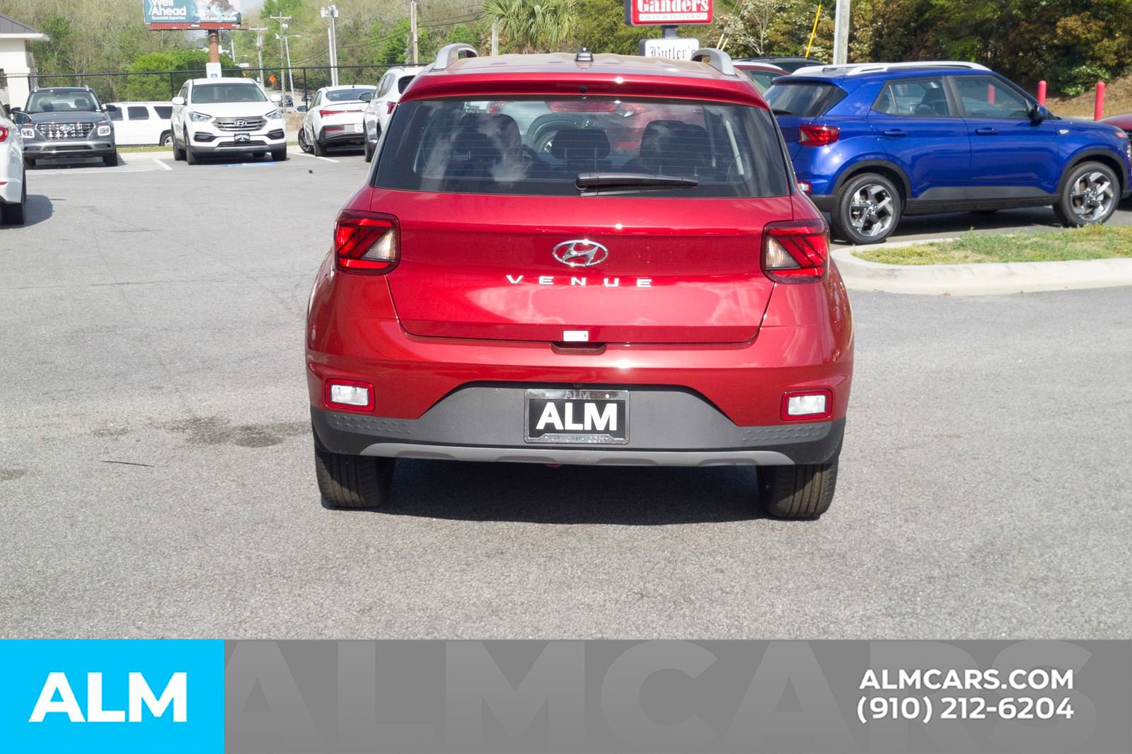 Used 2025 Hyundai Venue SEL image 7