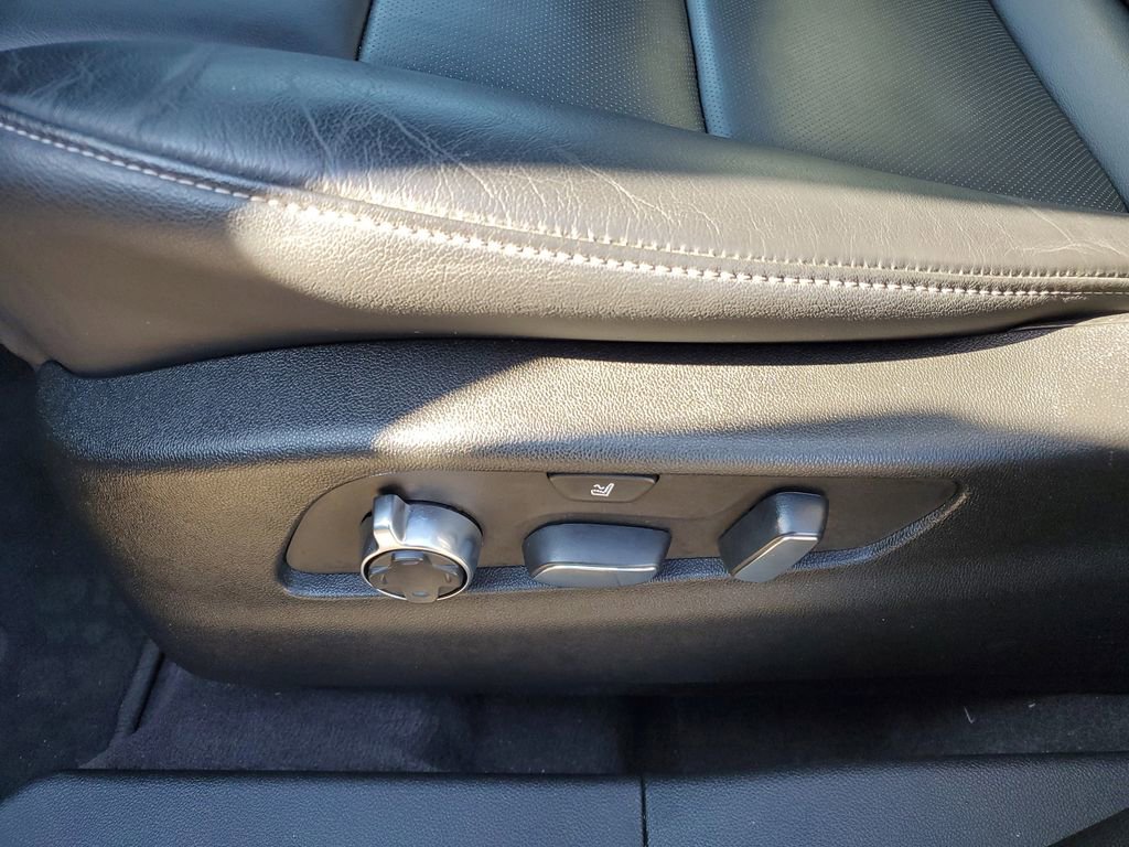 Certified 2024 Cadillac XT4 Premium Luxury image 7