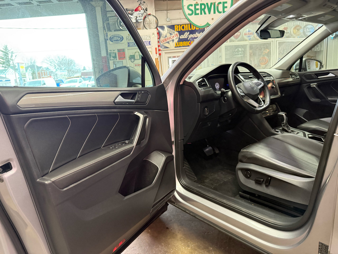 Used 2022 Volkswagen Tiguan SE image 10