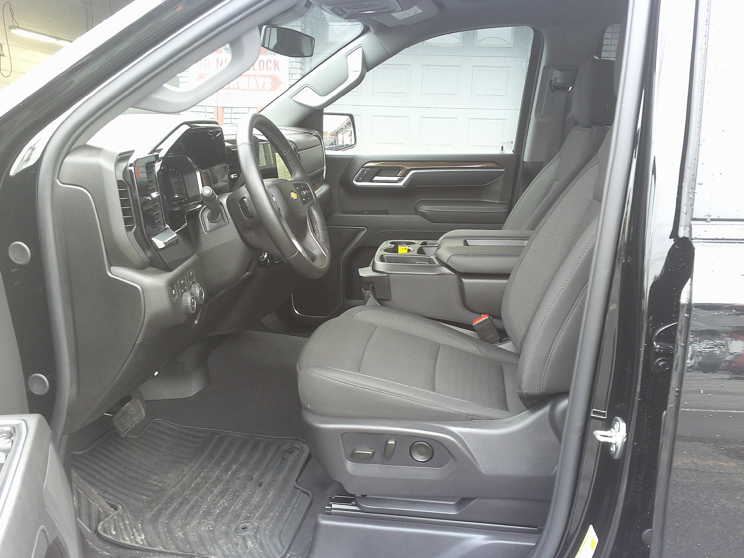 Used 2026 Chevrolet Silverado 1500 LT AWD/4WD image 14