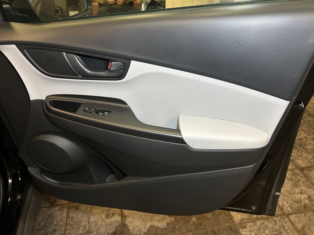 Used 2023 Hyundai Kona SEL AWD/4WD image 17