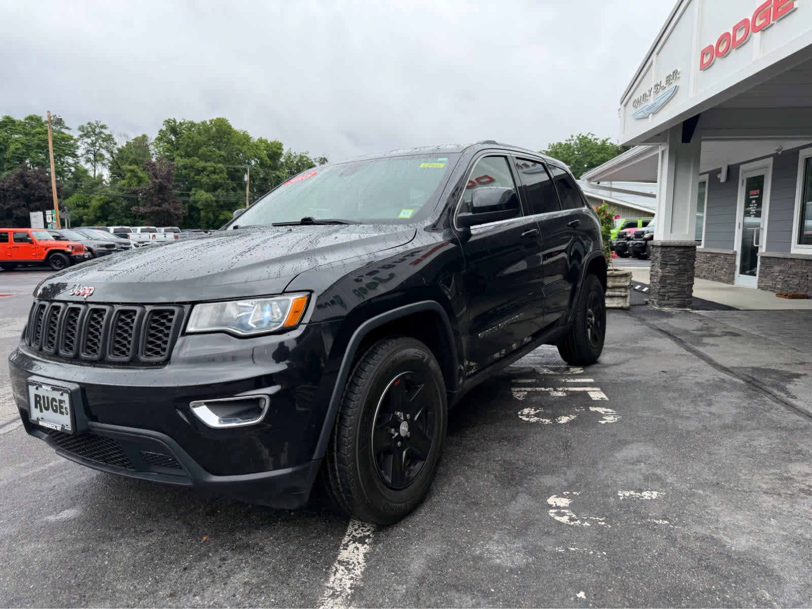 Used 2018 Jeep Grand Cherokee Laredo AWD/4WD image 3