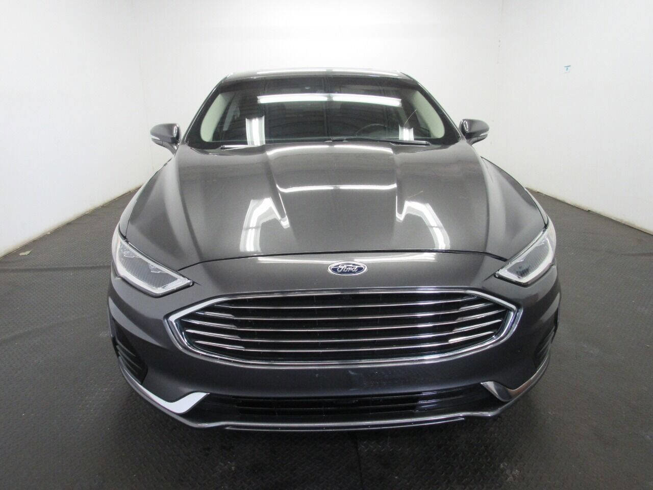 Used 2019 Ford Fusion SEL FWD image 2