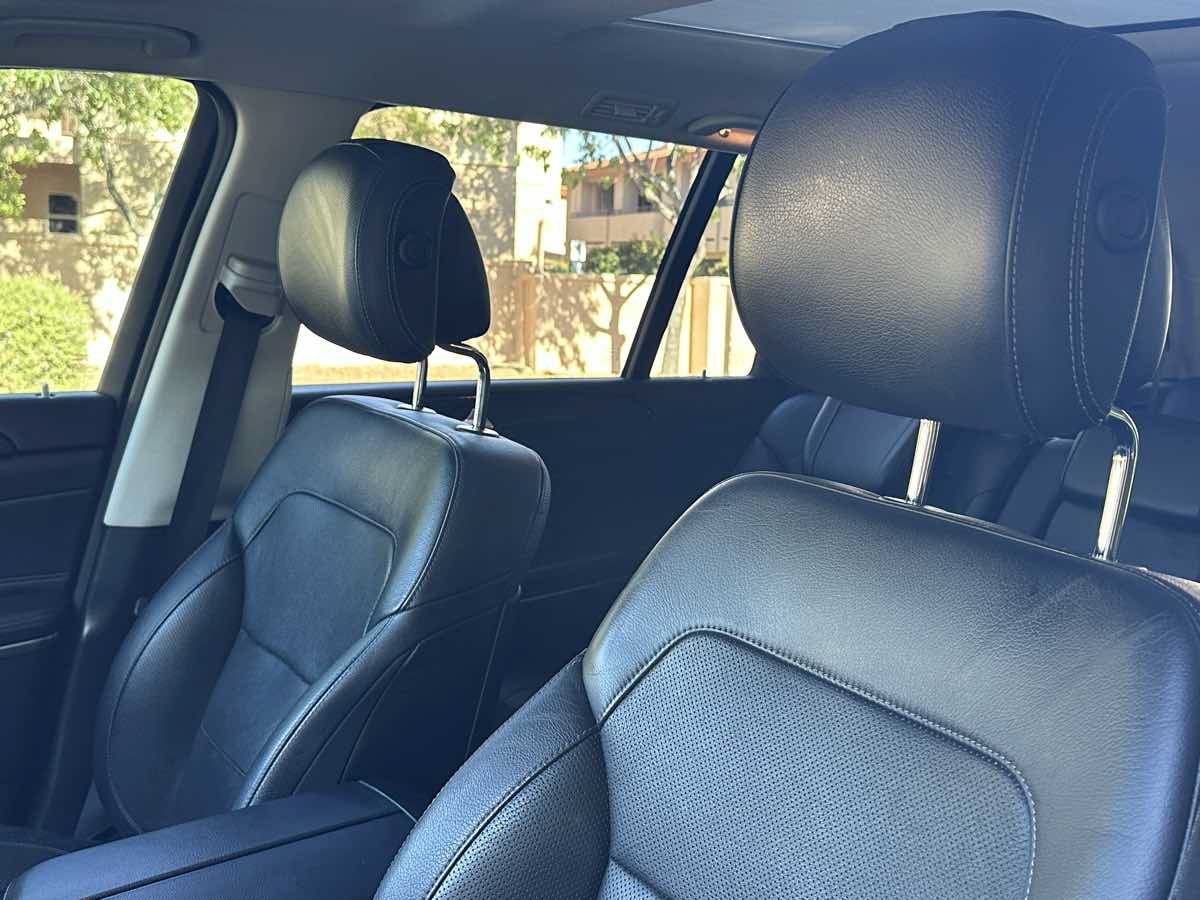 Used 2018 Mercedes-Benz GLS 550 4MATIC w/ Driver Assistance Package image 27