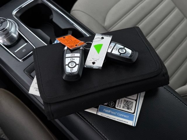 Used 2019 Ford Fusion SE FWD image 5