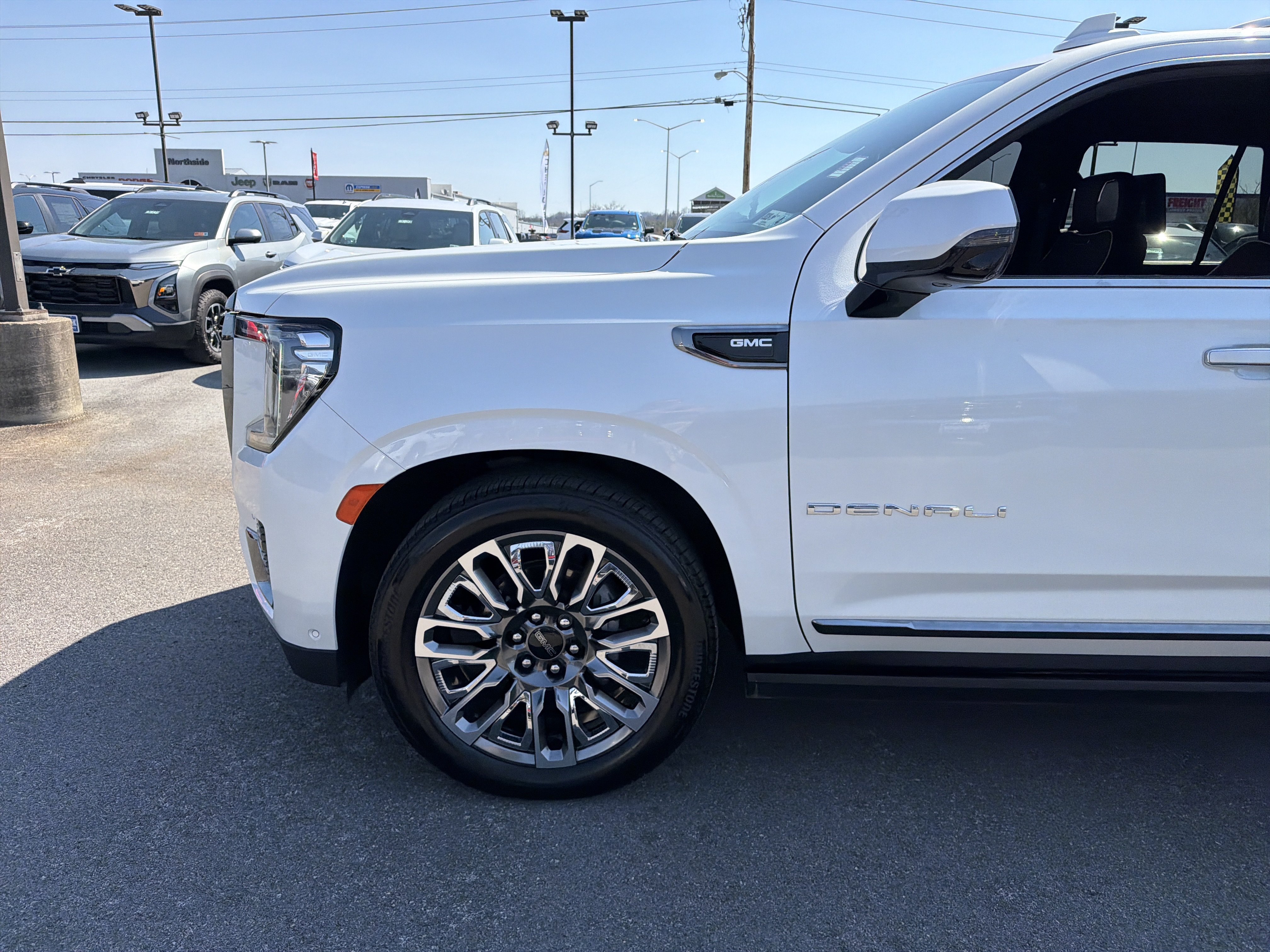 Used 2024 GMC Yukon Denali Ultimate AWD/4WD image 11
