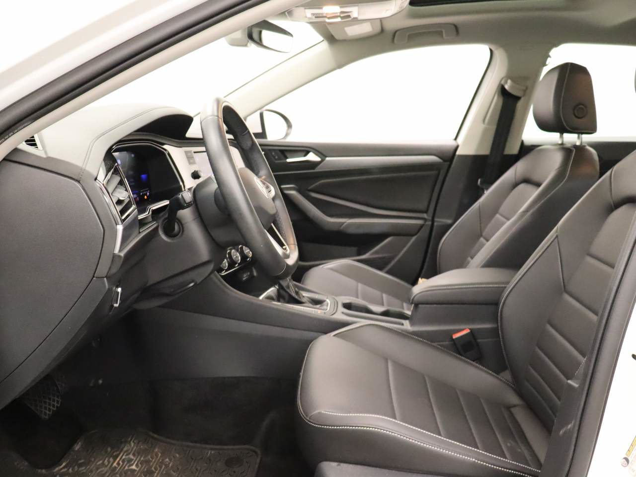 Used 2023 Volkswagen Jetta SE w/ Panoramic Sunroof Package FWD image 14