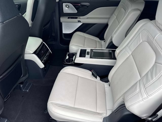 Used 2025 Lincoln Aviator Reserve w/ Equipment Group 201A AWD/4WD image 15