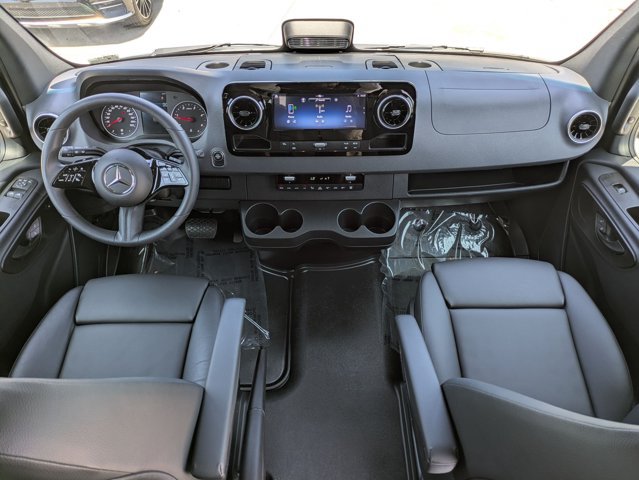 Used 2025 Mercedes-Benz Sprinter 2500 image 16