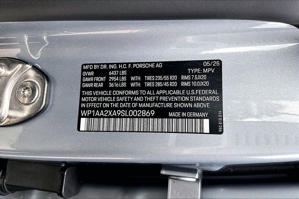 Used 2025 Porsche Macan 4 Electric AWD/4WD image 47