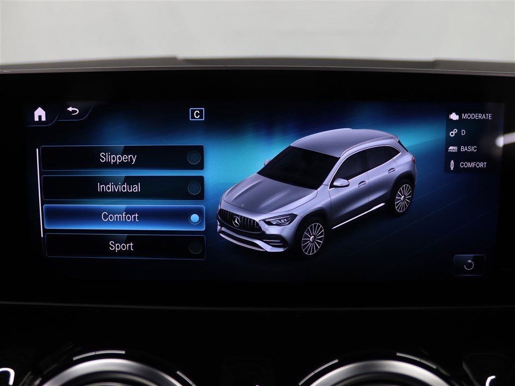 Used 2021 Mercedes-Benz GLA 35 AMG 4MATIC image 28