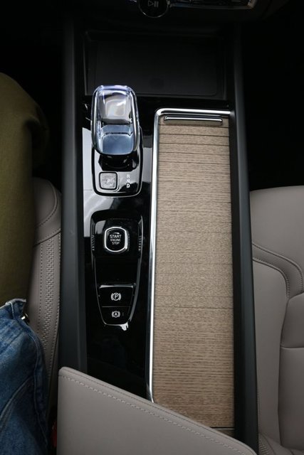 New 2027 Volvo XC60 B5 Core AWD/4WD image 11