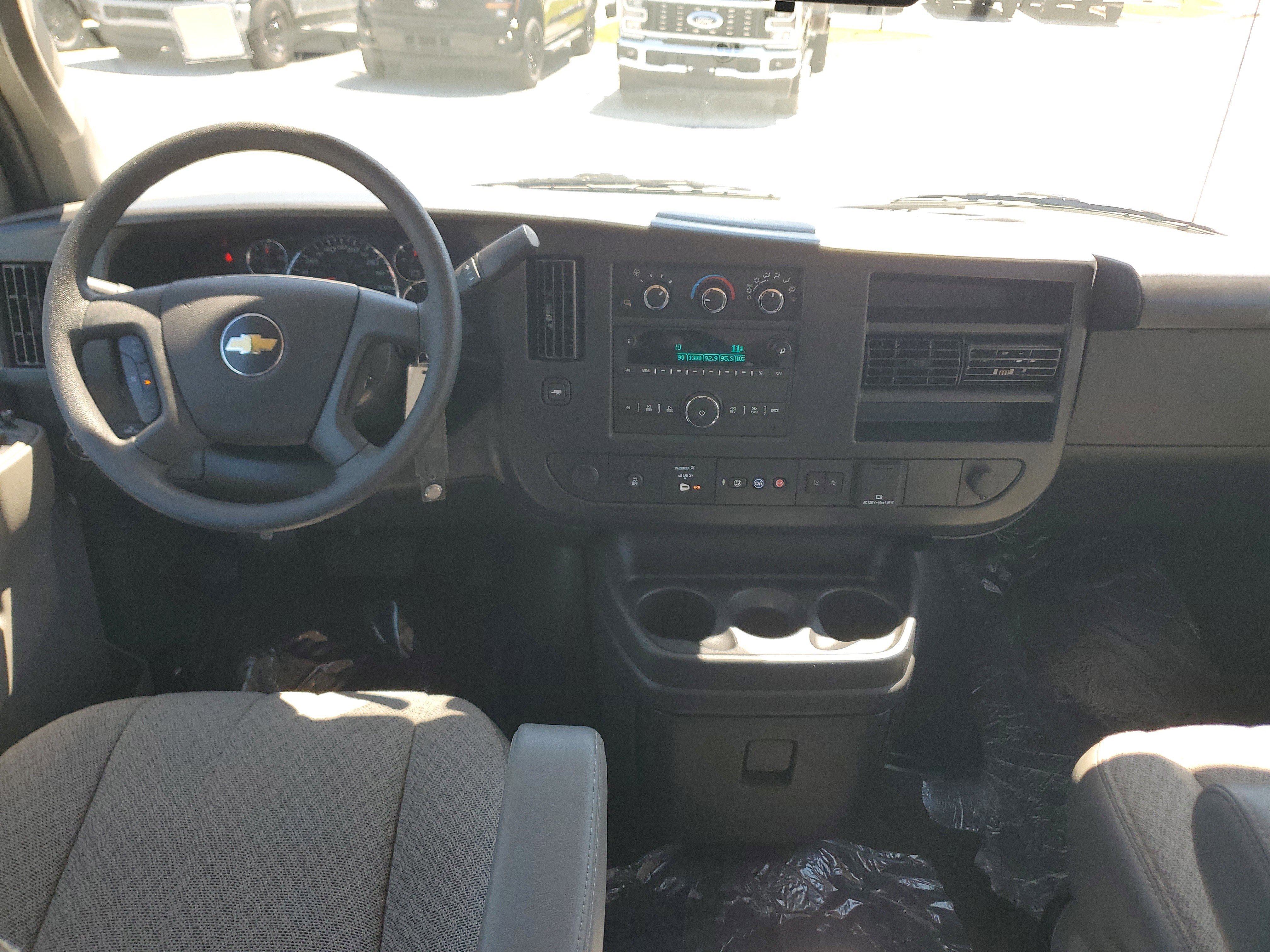 Used 2025 Chevrolet Express 3500 LT w/ LT Preferred Equipment Group RWD image 15
