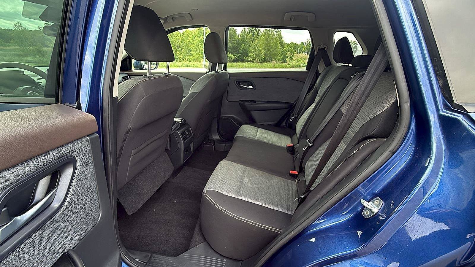 Used 2022 Nissan Rogue SV FWD image 23