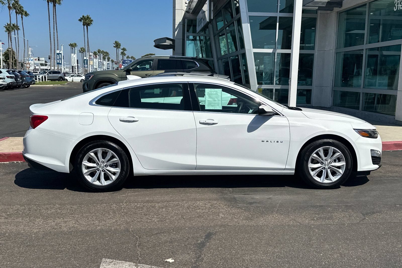Used 2024 Chevrolet Malibu LT FWD image 3