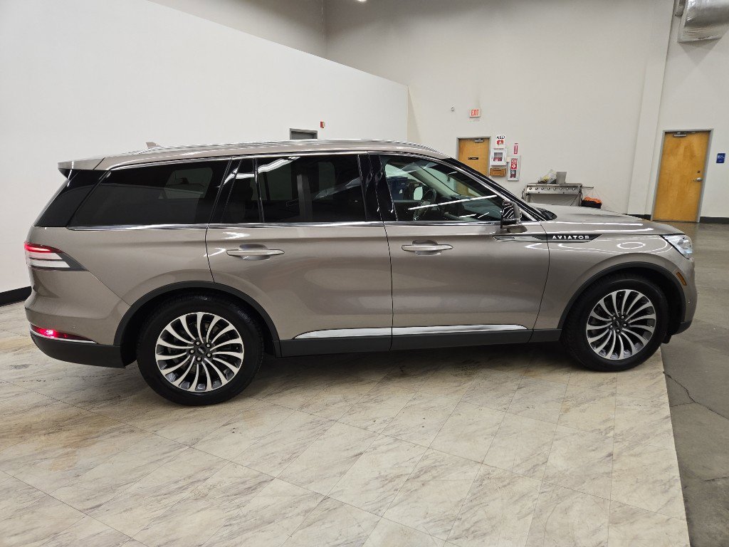 Used 2020 Lincoln Aviator Reserve w/ Equipment Group 201A image 9