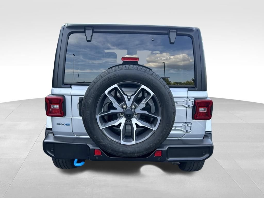 Used 2024 Jeep Wrangler Unlimited w/ Convenience Group AWD/4WD image 4