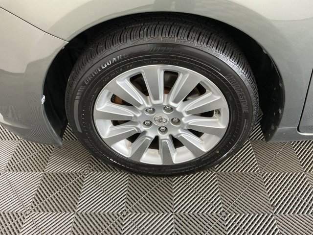 Used 2011 Toyota Sienna Limited image 32