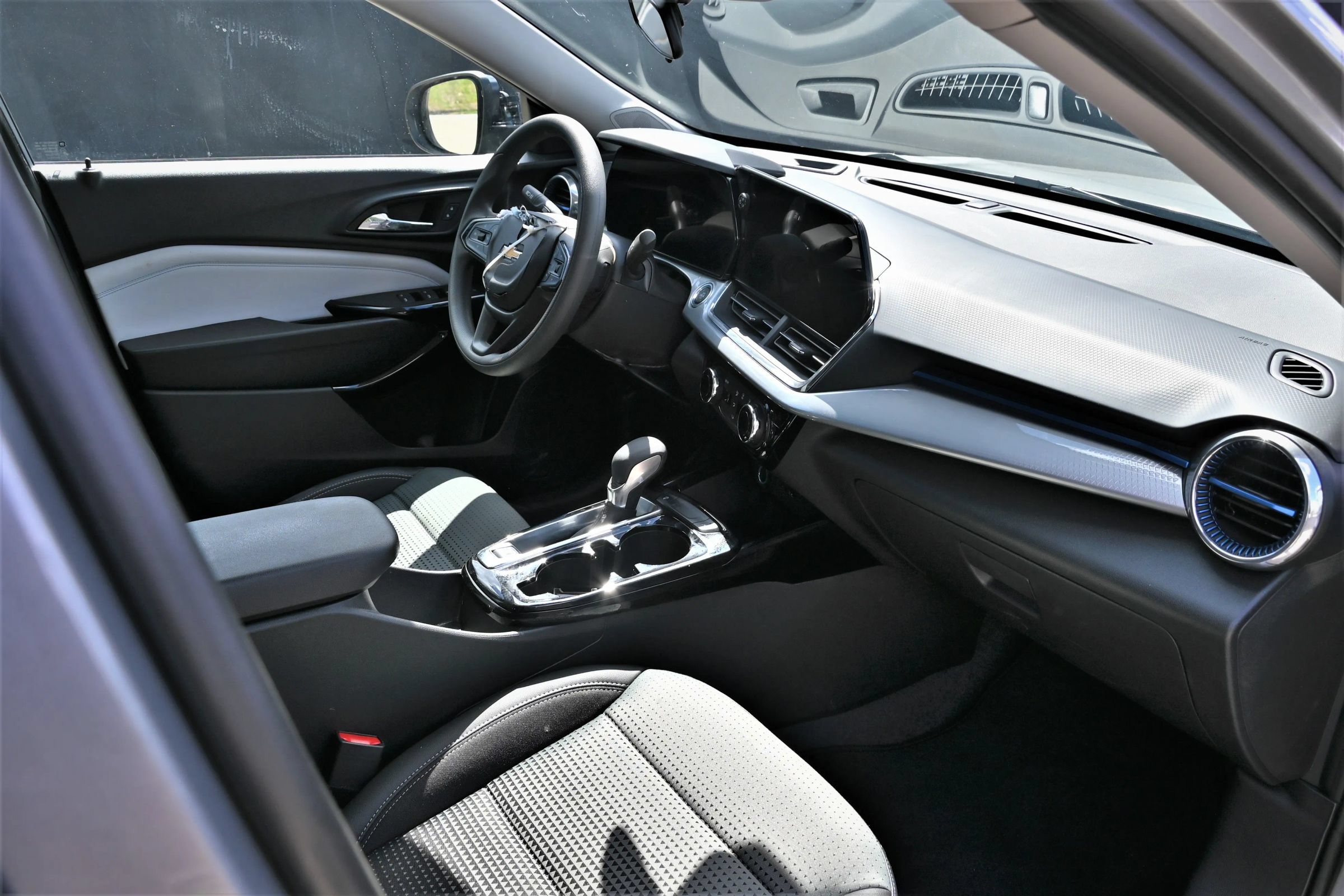 Used 2026 Chevrolet Trax LT FWD image 11