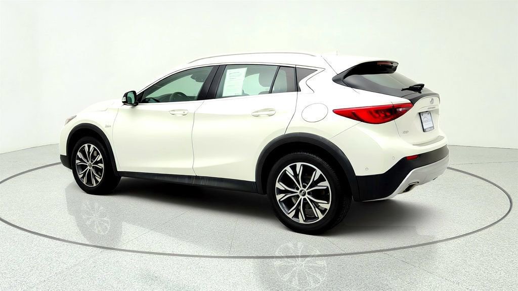 Used 2018 INFINITI QX30 Premium w/ Technology Package AWD/4WD image 7