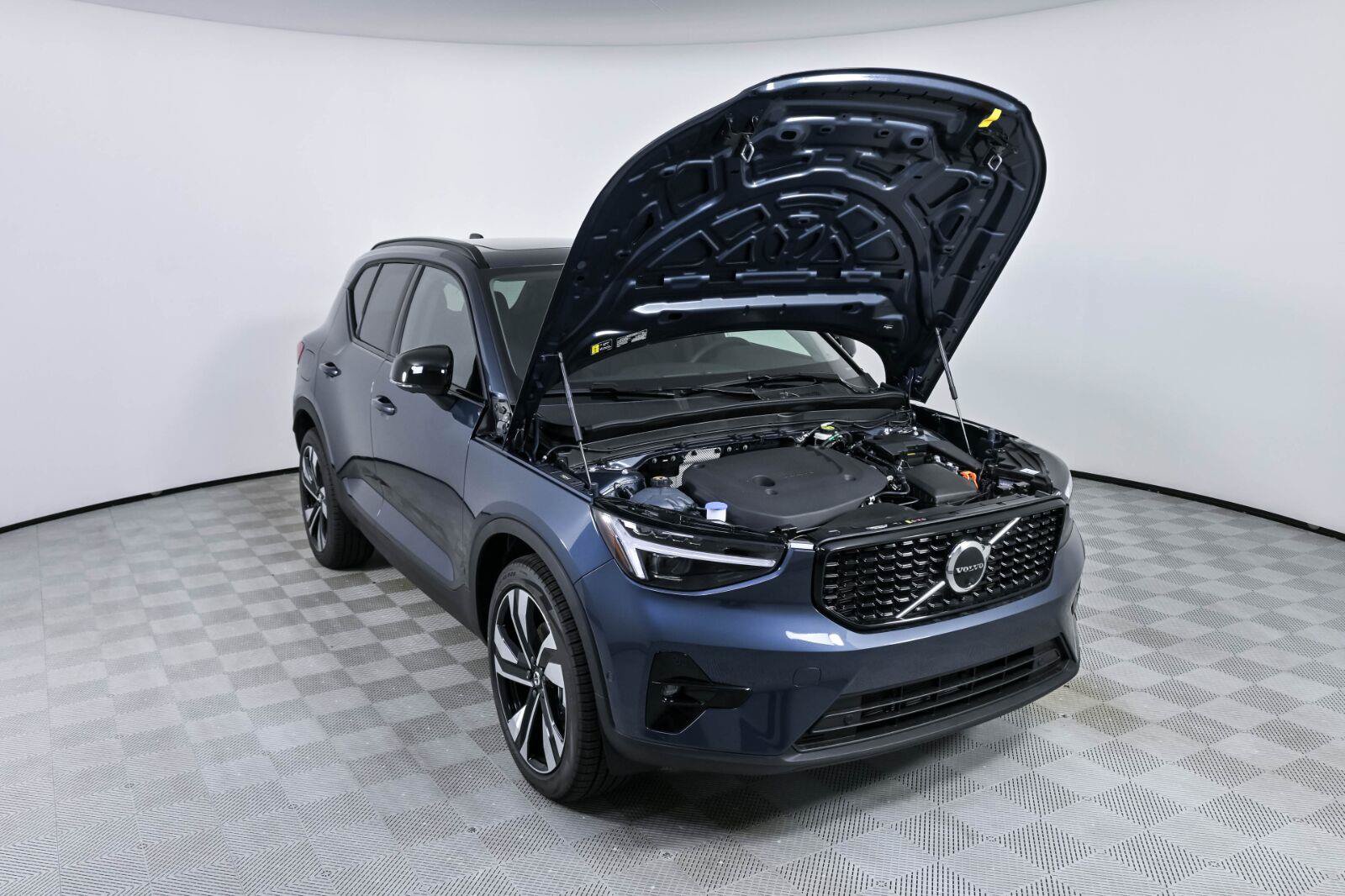 New 2026 Volvo XC40 B5 Ultra w/ Protection Package Premier AWD/4WD image 33