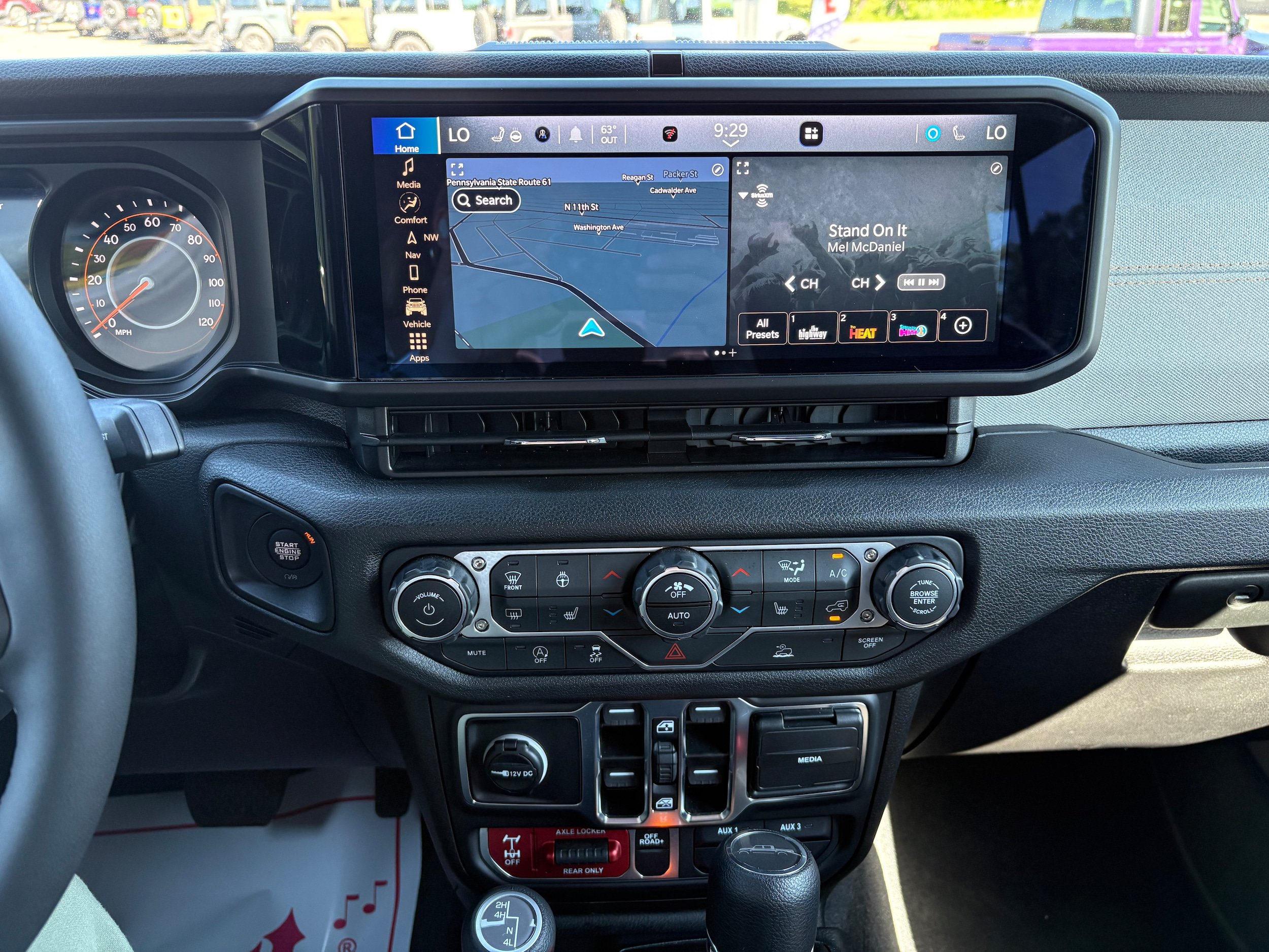 Certified 2025 Jeep Gladiator Sport AWD/4WD image 19