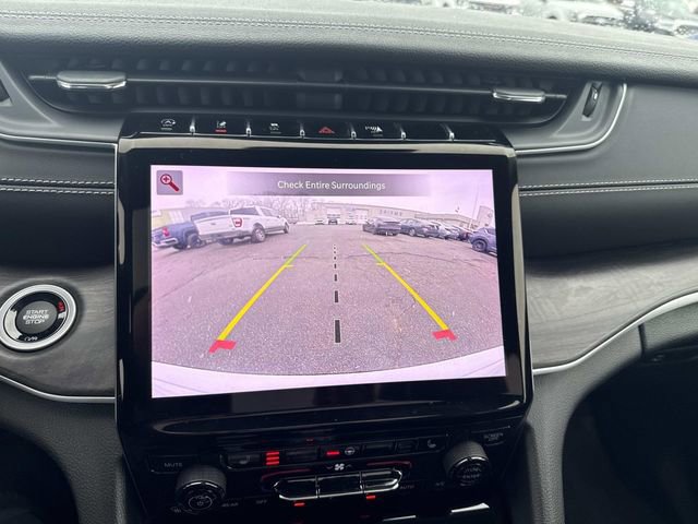 Used 2023 Jeep Grand Cherokee Limited w/ Black Appearance Package image 27