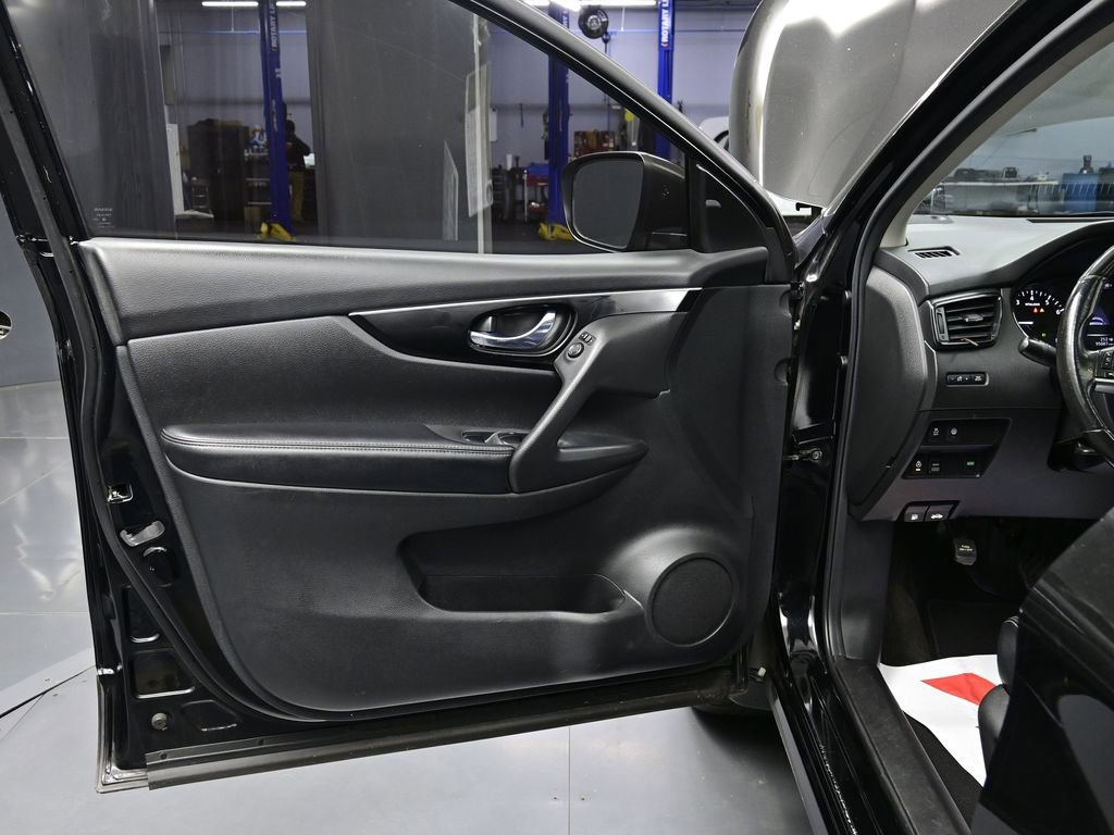 Used 2018 Nissan Rogue Sport SL w/ SL Premium Package image 13