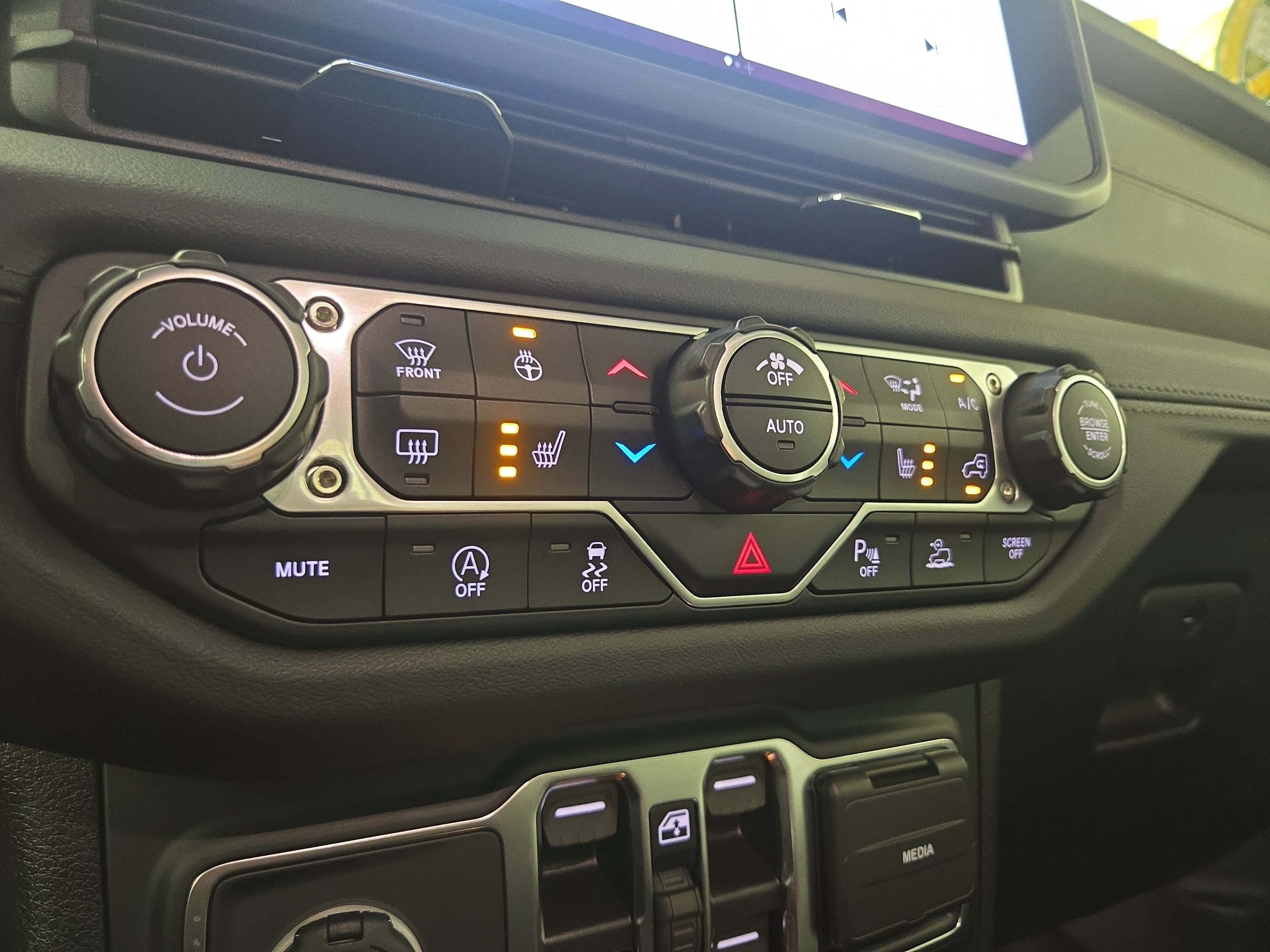Certified 2024 Jeep Gladiator Mojave AWD/4WD image 27