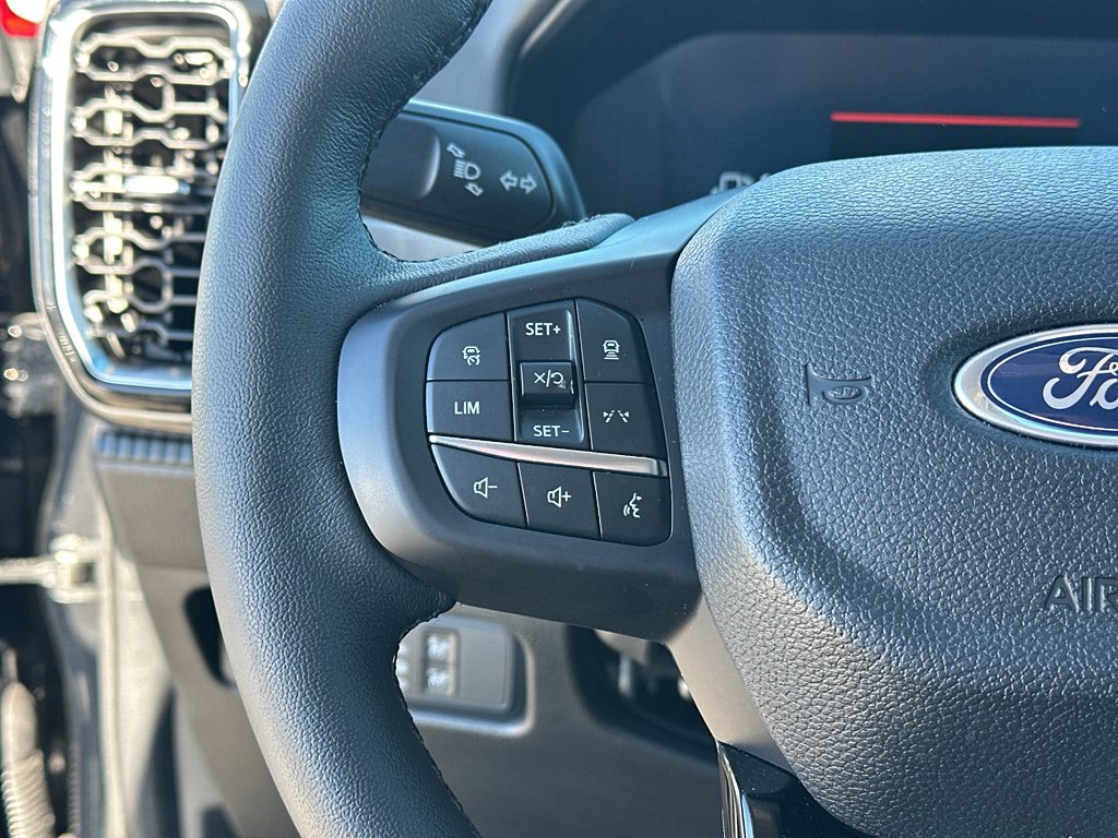 Used 2025 Ford Ranger Lariat w/ Black Appearance Package image 17