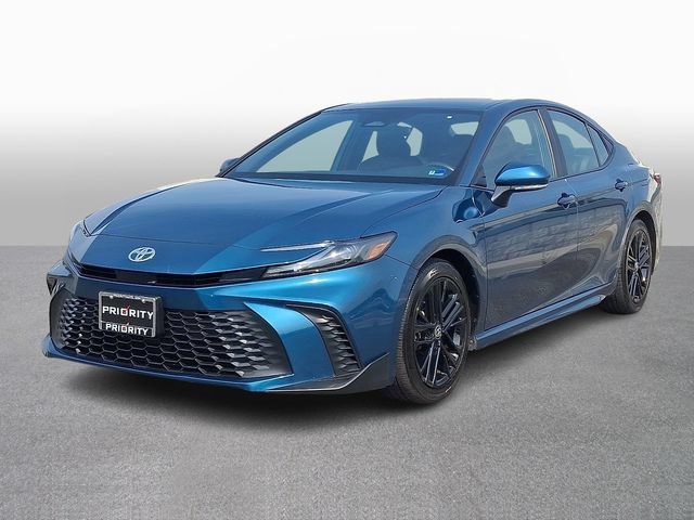 Used 2025 Toyota Camry SE FWD image 1