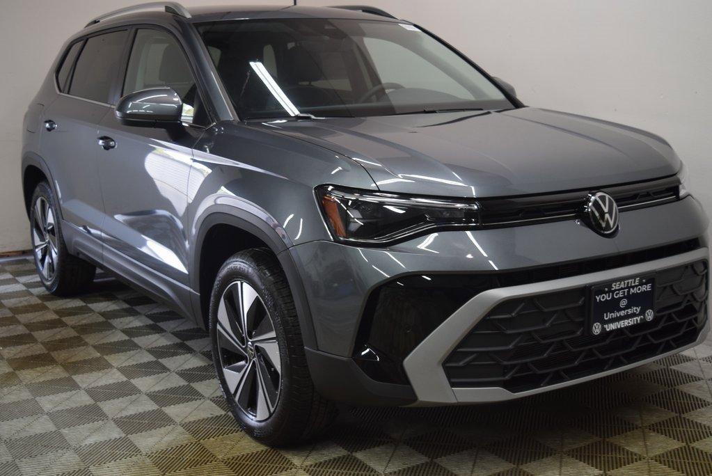 New 2025 Volkswagen Taos SE image 1