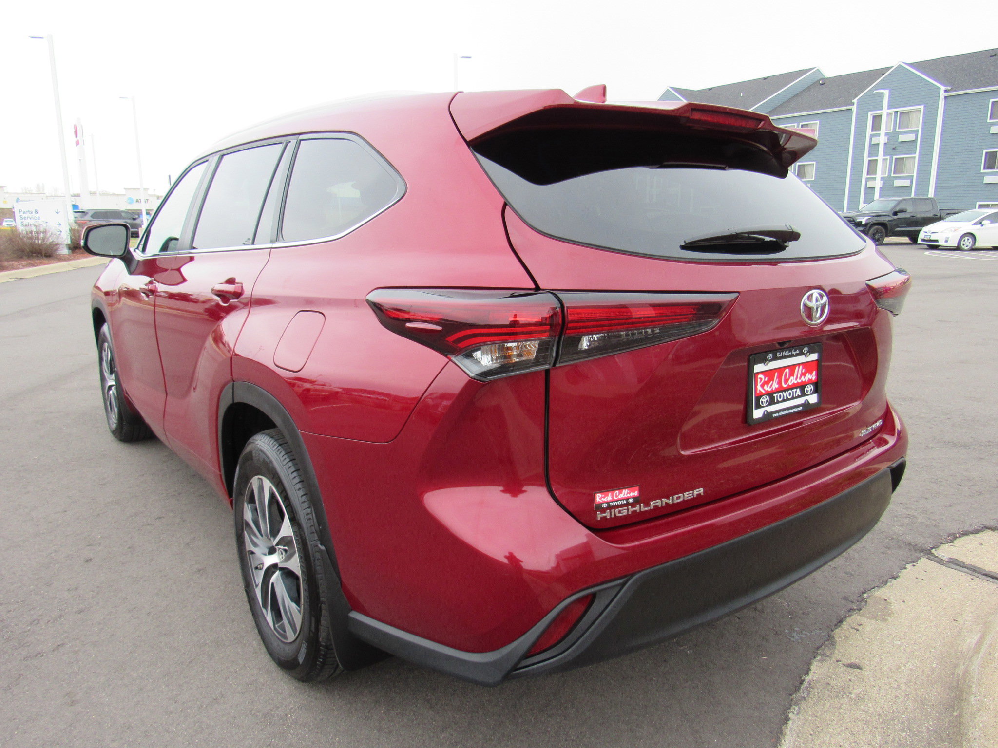 Used 2025 Toyota Highlander XLE image 8