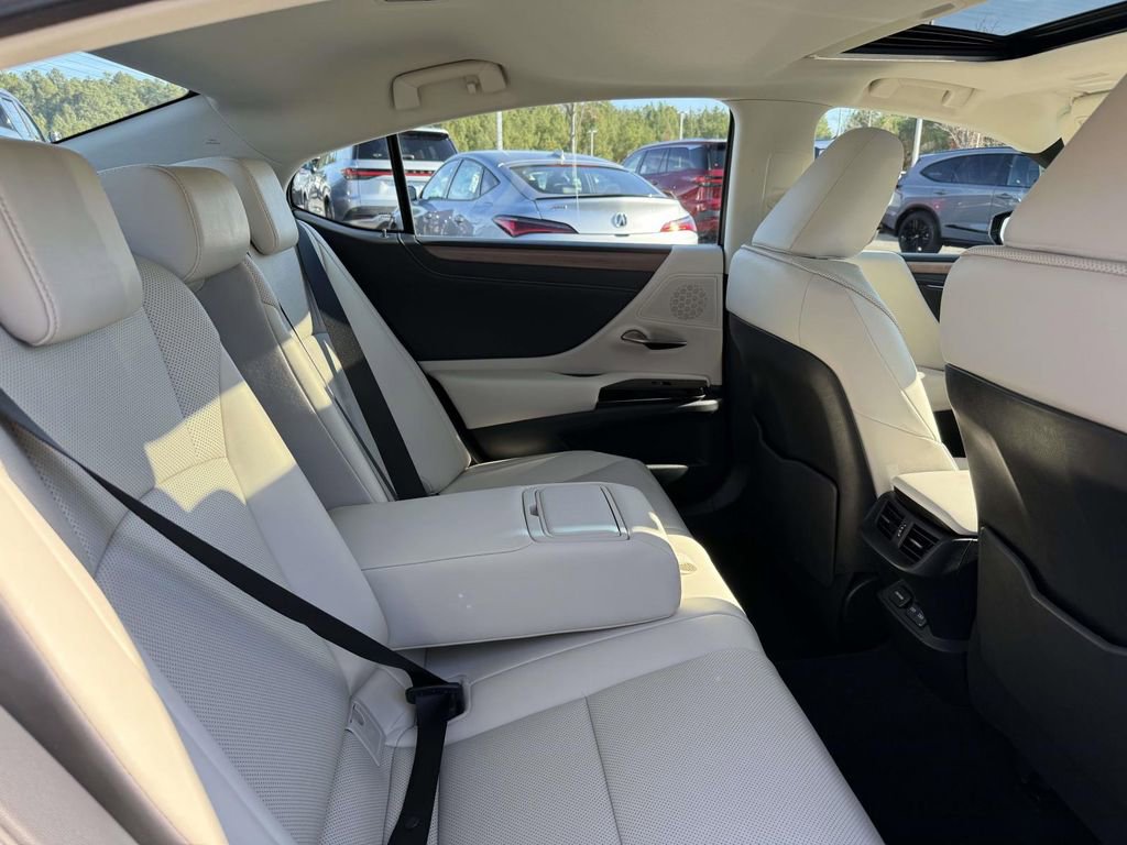 Used 2025 Lexus ES 300h w/ Premium Package image 16