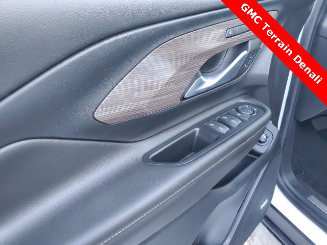 Used 2022 GMC Terrain Denali image 5