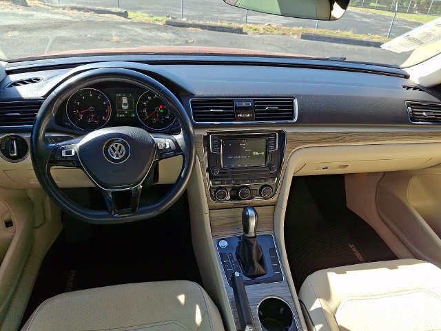 Used 2018 Volkswagen Passat 2.0T SE FWD image 11