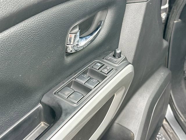 Used 2017 Nissan Titan SV image 22