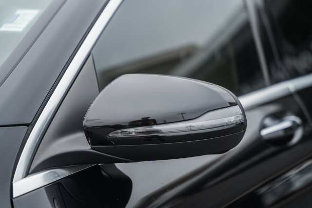 Used 2019 Mercedes-Benz GLC 350e 4MATIC w/ Premium Package image 16