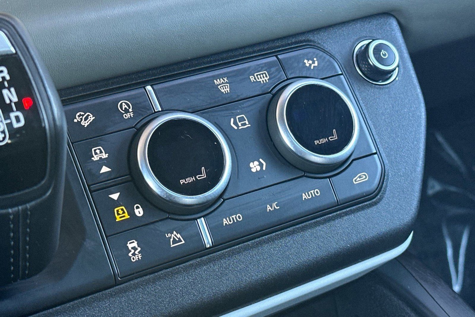 Used 2020 Land Rover Defender 110 HSE image 18