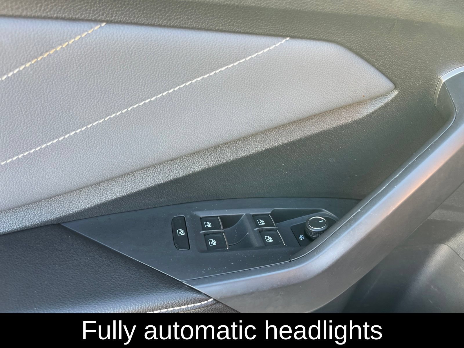 Used 2025 Volkswagen Jetta SEL FWD image 13