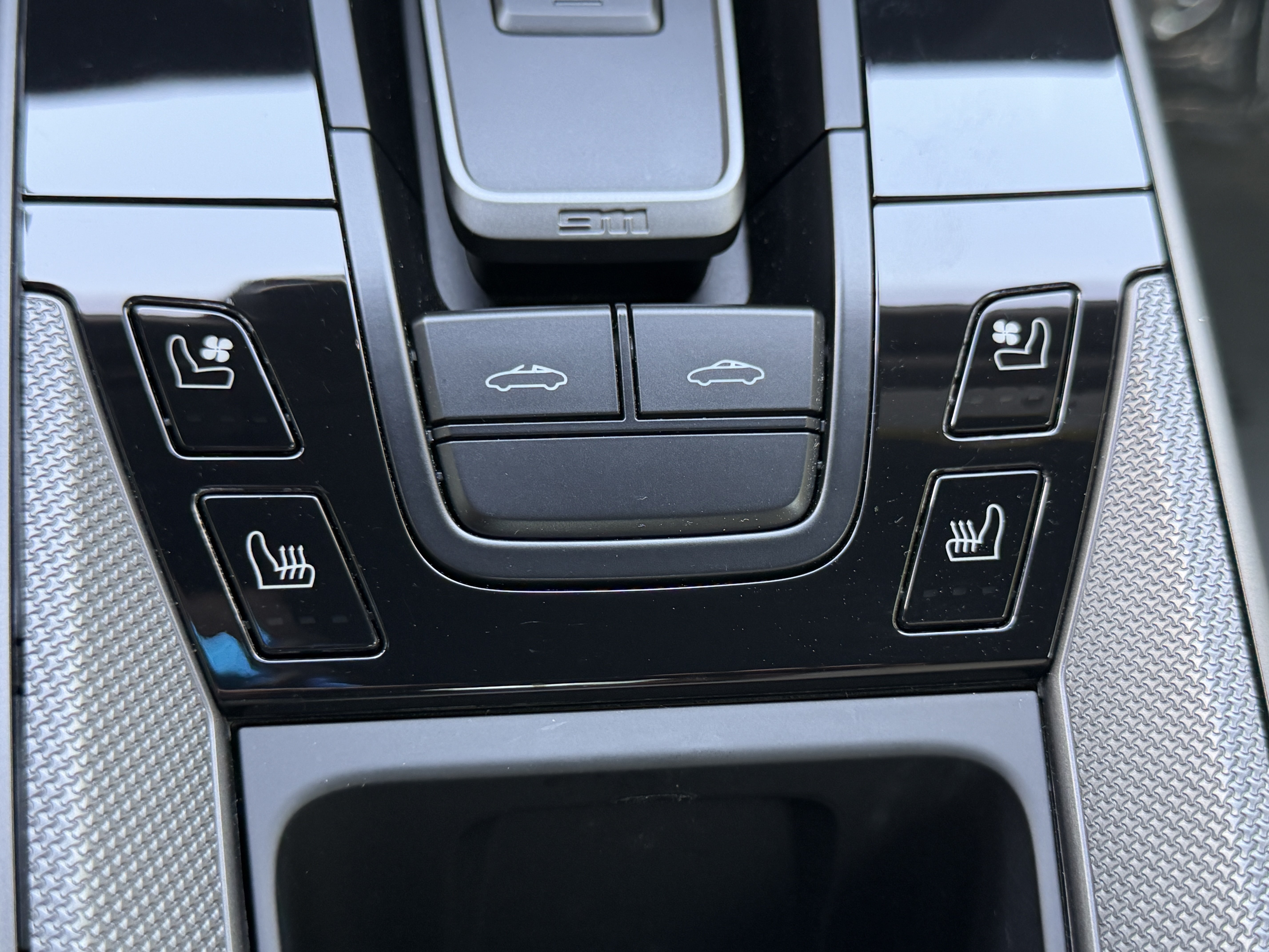 Certified 2022 Porsche 911 Targa 4 AWD/4WD image 30