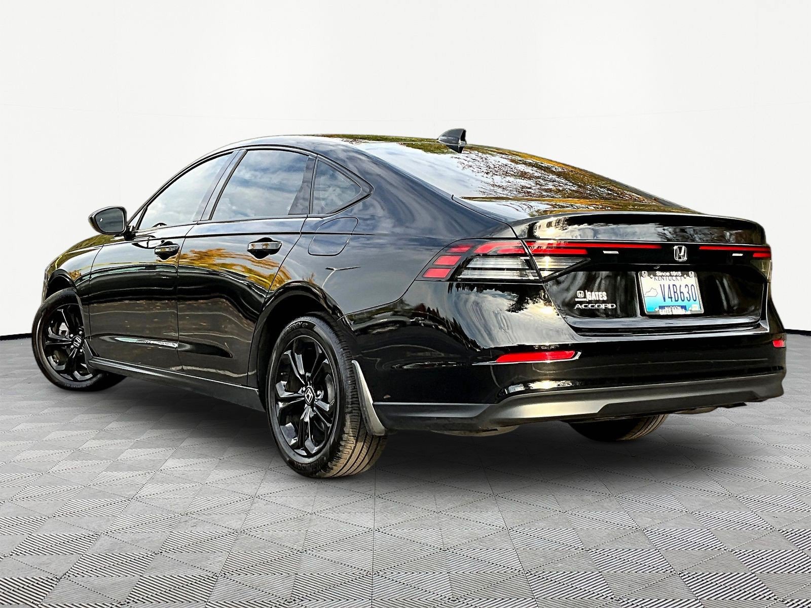 Used 2025 Honda Accord SE image 4
