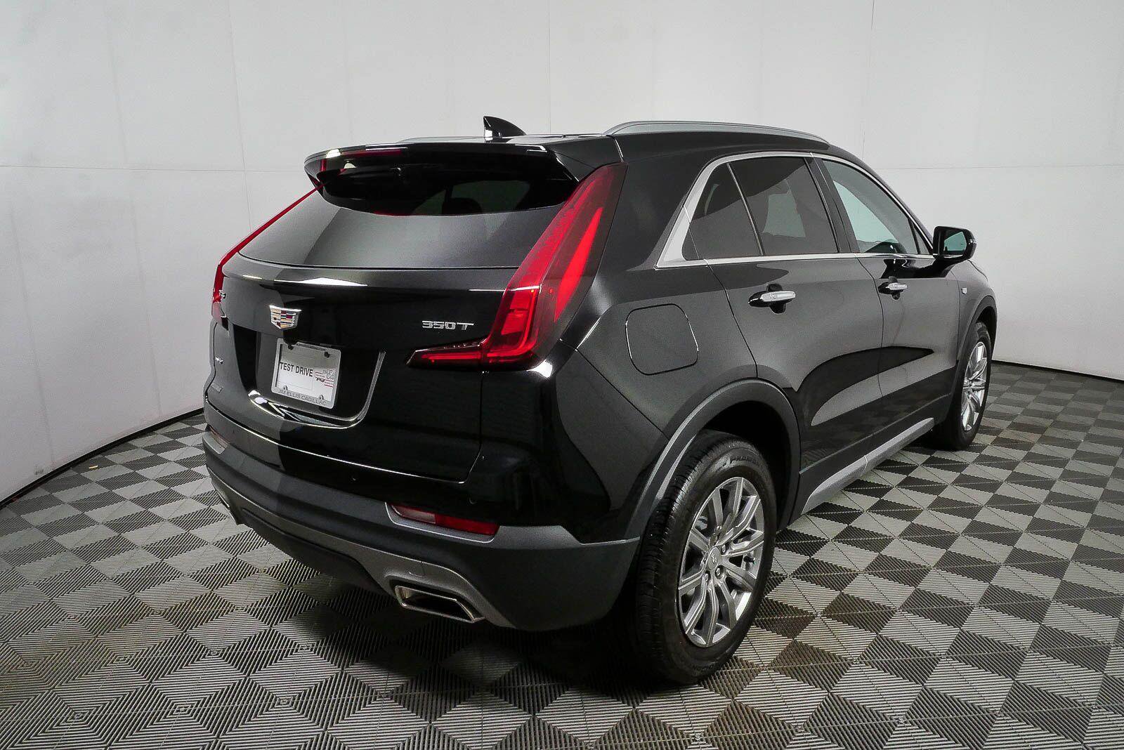 Certified 2023 Cadillac XT4 Premium Luxury w/ Cold Weather Package AWD/4WD image 3