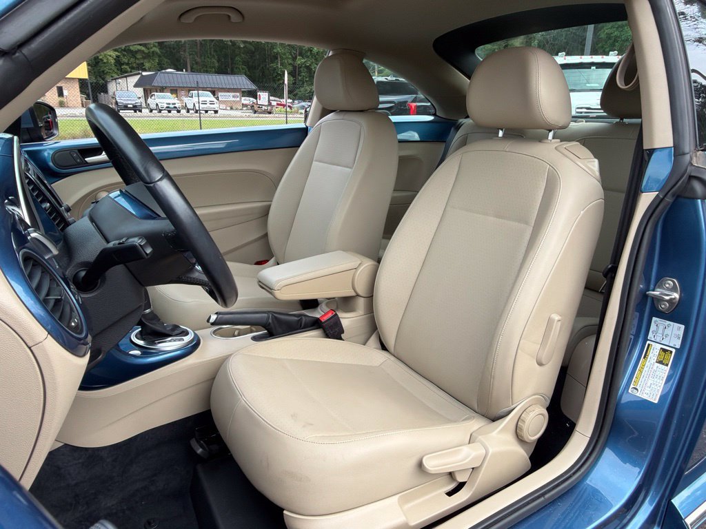 Used 2019 Volkswagen Beetle 2.0T SE w/ SE Premium Package FWD image 19