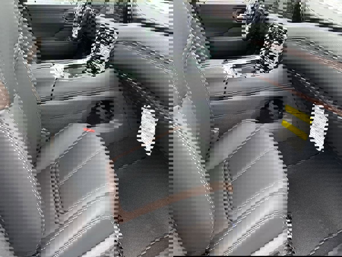 New 2026 Nissan Armada SL w/ Captain's Chari Seat Package image 12